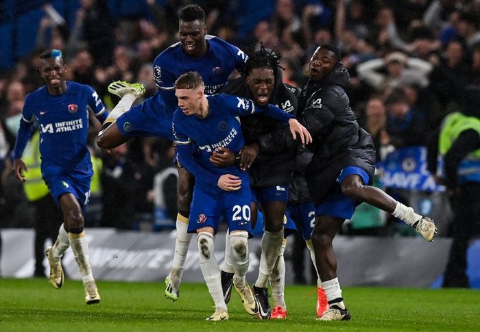 Chelsea menang dramatis 4-3 atas Man United yang diwarnai hattrick Cole Palmer (20) dengan gol penentunya tercipta menit ke-101 pada duel Liga Inggris di Stamford Bridge, London (4/4/2024).