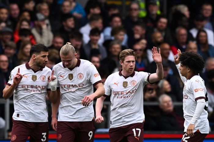 Para pemain manchester City merayakan go ke gawang Crystal Palace pada lanjutan Lga Inggris 2023-2024.