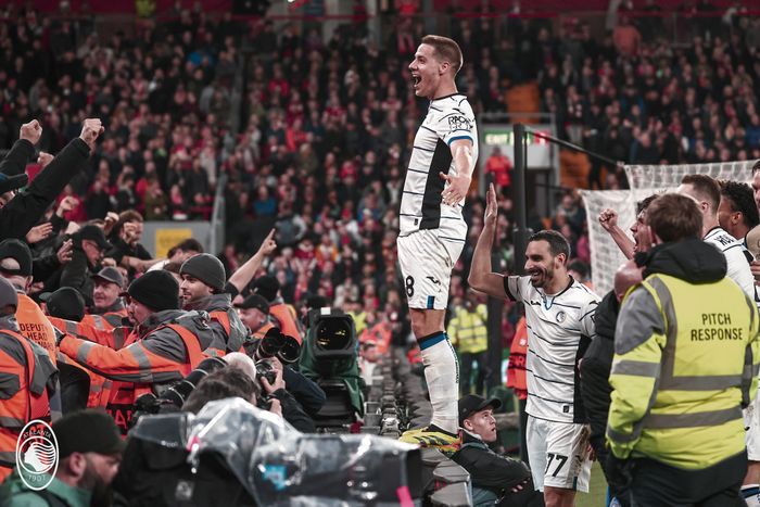 Selebrasi Mario Pasalic usai mencetak gol ketiga untuk Atalanta yang membawa keunggulan 3-0 atas Liverpool di Liga Europa.