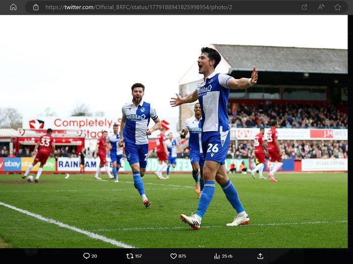 Selebrasi Elkan Baggott usai mencetak gol untuk Bristol Rovers ke gawang Cheltenham Town FC di League One pada Sabtu (13/4/2024).