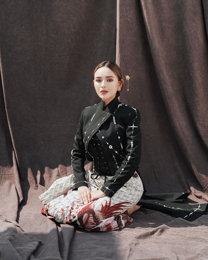 Pemotretan Amanda Manopo di hari Kartini.