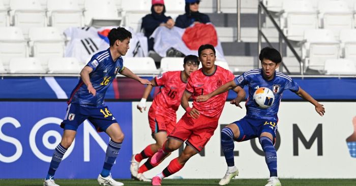 Jepang vs Korea Selatan pada laga terakhir Grup B Piala Asia U-23 2024 Qatar di Stadion Abdullah Bin Khalifa, Doha, Qatar, Senin (22/4/2024).