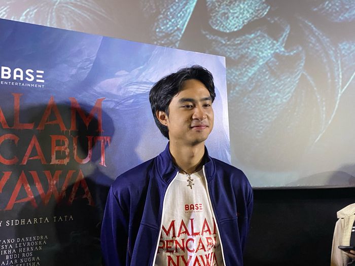 Devano Danendra dalam peluncuran poster dan trailer film Malam Pencabut Nyawa di FX Sudirman, Jakarta Pusat, Selasa (23/4/2024).