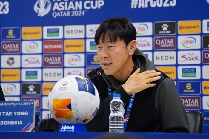 Shin Tae-yong hadir di konferensi pers jelang semifinal Piala Asia U-23 2024 antara timnas U-23 Indonesia Vs Uzbekistan,  Minggu (28/4/2024)