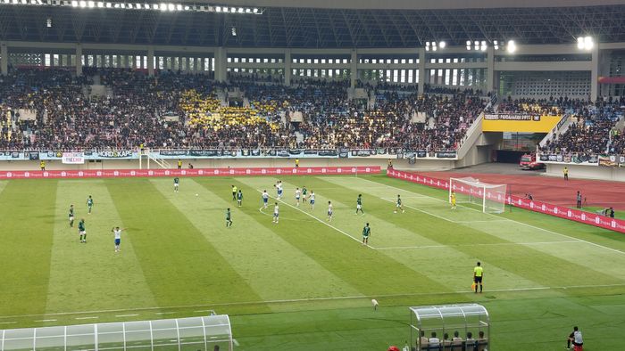 Suasana laga pekan ke-34 Liga 1 2023/2024 antara PSS Sleman melawan Persib Bandung, Selasa (30/4/2024).