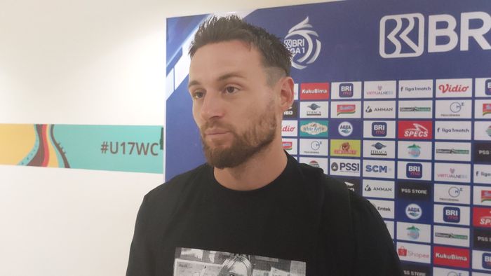Gelandang Persib Bandung, Marc Klok, saat ditemui setelah laga melawan PSS Sleman, Selasa (30/4/2024).