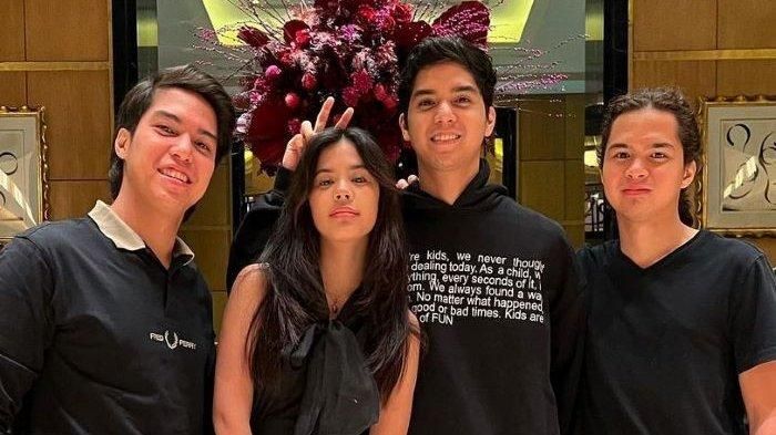 Safeea Ahmad dan kakak-kakaknya