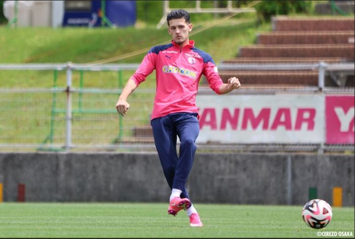 Bek Cerezo Osaka, Justin Hubner sudah berlatih di Cerezo Osaka jelang lawan Vissel Kobe pada Rabu (8/5/2024).