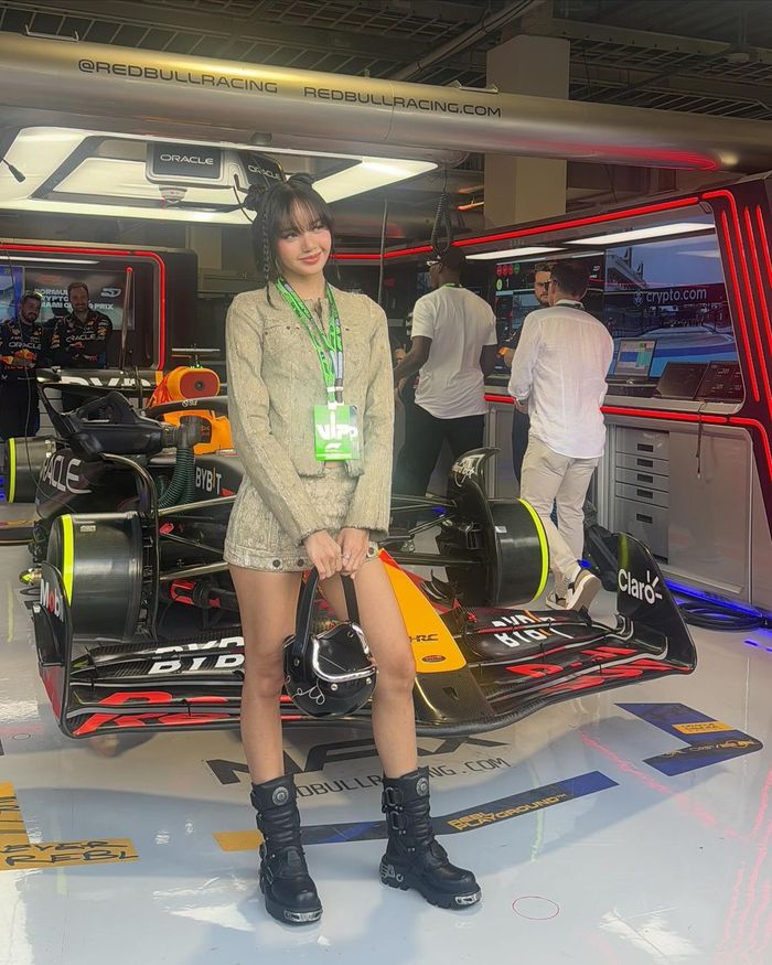 Potret Lisa BLACKPINK saat hadir di balapan F1 Miami 2024