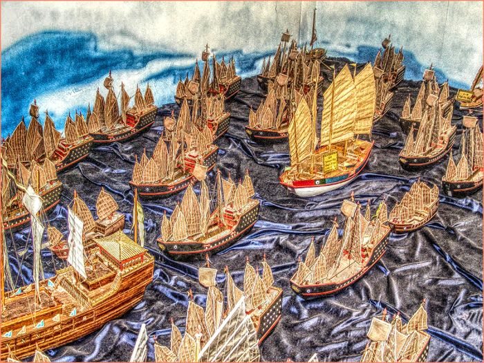 Armada kapal pelayaran dari Dinasti Ming Tiongkok yang dipimpin oleh Laksamana Cheng Ho yang legendaris.