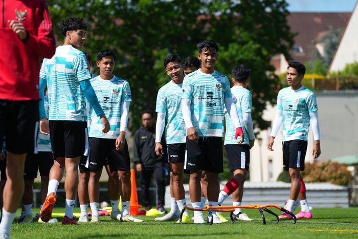 Latihan timnas U-23 Indonesia di Stade de Lagrange jelang play-off perebutan tiket Olimpiade 2024, Kamis (9/5/2024).