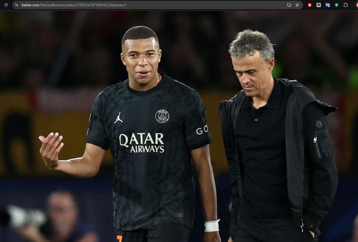 Luis Enrique bersama dengan Kylian Mbappe di Paris Saint-Germain.