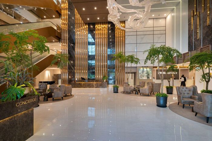 Lobby Rumah Sakit Spesialis KPJ Damansara 2 yang mengusung nuansa mewah dan nyaman. 