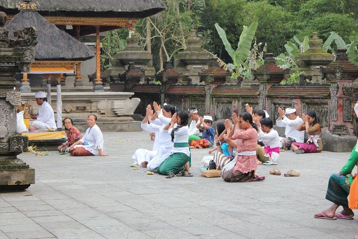Dalam sejarah dunia, kemunculan Hindu Bali tercatat terjadi belakangan, jauh berabad-abad sebelum Hindu India.