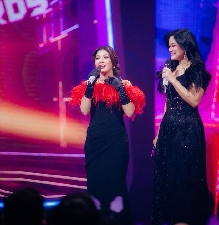 Momen keseruan Titi Kamal dan Naysilla Mirdad saat duet bersama.