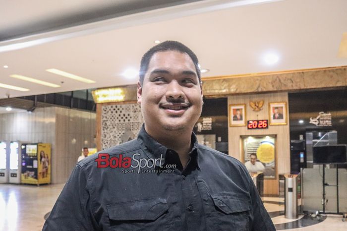 Menteri Pemuda dan Olahraga Republik Indonesia, Dito Ariotedjo, sedang memberikan keterangan kepada awak media di Kantor Kemenpora, Senayan, Jakarta, Senin (20/5/2024).