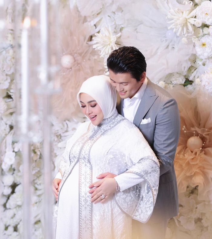 Syahrini dan Reino Barack foto maternity. 