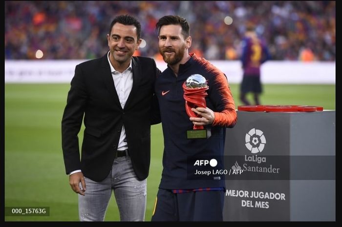 Xavi Hernandez (kiri) dan Lionel Messi siap bereuni di Inter Miami jika sang pelatih mau menerima tawaran pekerjaan sebagai penerus Tata Martino.