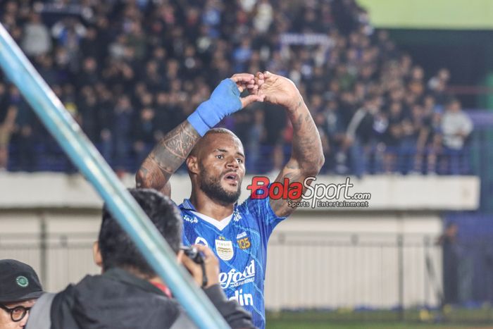 David Da Silva sedang melakukan selebrasi seusai mencetak gol dalam laga leg pertama final Liga 1 2023 antara Persib Bandung versus Madura United di Stadion Si Jalak Harupat, Bandung, Jawa Barat, Minggu (26/5/2024).