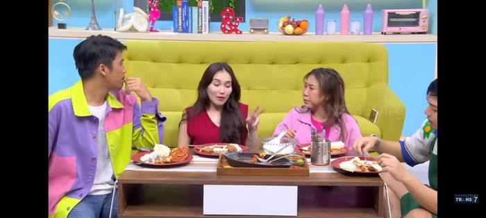Ayu Ting Ting menjadi bintang tamu dalam program yang dipandu Kiky Saputri.
