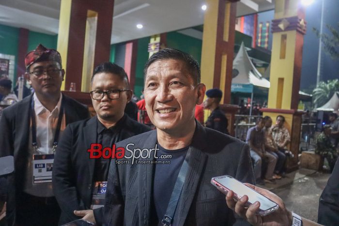 Direktur Utama PT LIB (Liga Indonesia Baru), Ferry Paulus, saat ditemui awak media di Stadion Gelora Bangkalan, Madura, Jawa Timur, Jumat (31/5/2024).