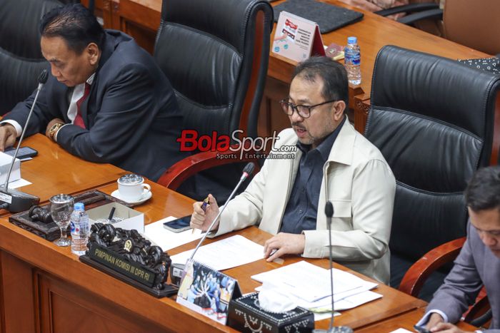 Suasana sidang rapat Komisi III DPR RI terkait pemberian kewarganegaraan pemain naturalisasi Jens Raven dan Calvin Verdonk di Gedung DPR RI, Senayan, Jakarta, Senin (3/6/2024).