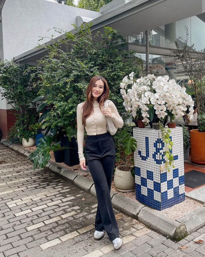 OOTD kasual terbaru yang dibagikan Aaliyah Massaid.