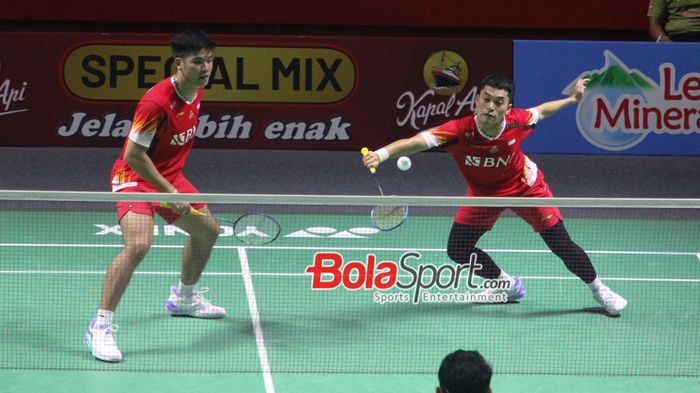 Ganda putra Indonesia, Leo Rolly Carnando/Daniel Marthin, saat tampil pada babak pertama Indonesia Open 2024 di Istora Senayan, Jakarta, 5 Juni 2024.