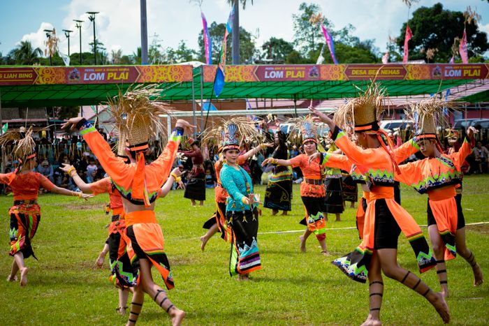 Tarian kolosal Long Diang Yung