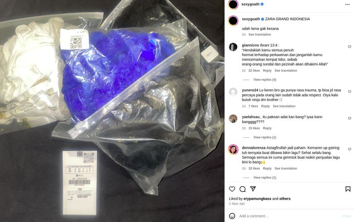 Sexy Goath mengunggah foto bungkusan lingerie yang diduga jadi bukti selingkuh istrinya dan Anji Manji.