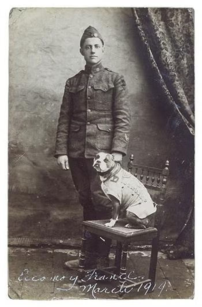 Sersan Stubby dan J. Robert Conroy, Maret 1919.
