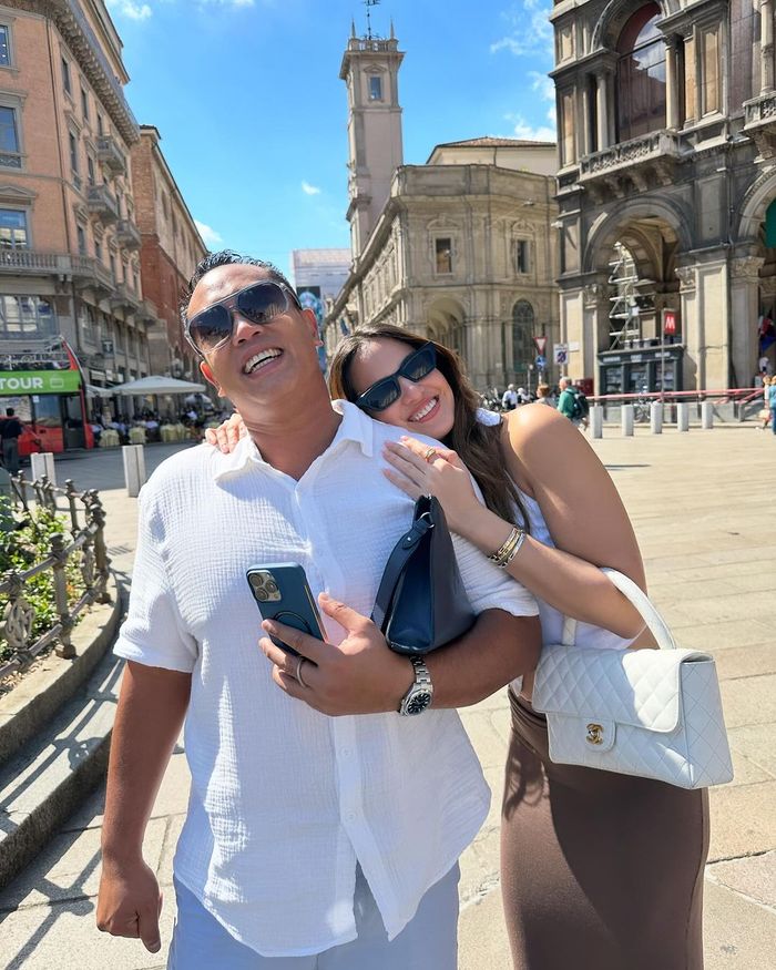 Nia Ramadhani dan Ardi Bakrie berlibur ke Italia.