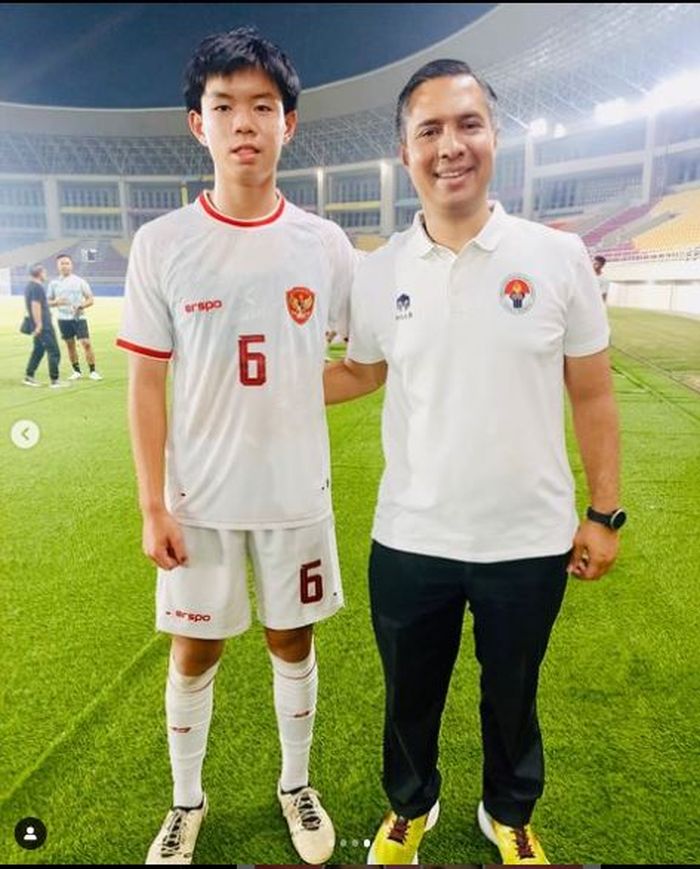 Lucas Raphael Lee bersama Hamdan Hamedan, salah satu pemain timnas U-16 Indonesia untuk ASEAN Cup U-16 2024.