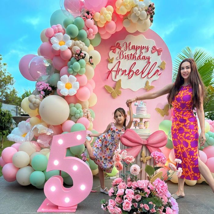 Aura Kasih dan Arabella, di pesta ulang tahun ke-5 sang putri.