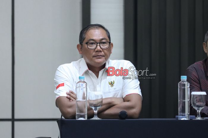 Kepala BTN (Badan Tim Nasional) sekaligus Anggota Komite Eksekutif PSSI, Sumardji, saat hadir dalam sesi jumpa pers di Menara Danareksa, Gambir, Jakarta Pusat, Kamis (20/6/2024).