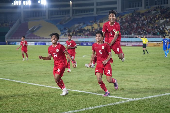 Selebrasi penyerang timnas U-16 Indonesia, Mierza Firjatullah, usai mencetak gol ke gawang timnas U-16 Singapura di ASEAN Cup U-16 2024.