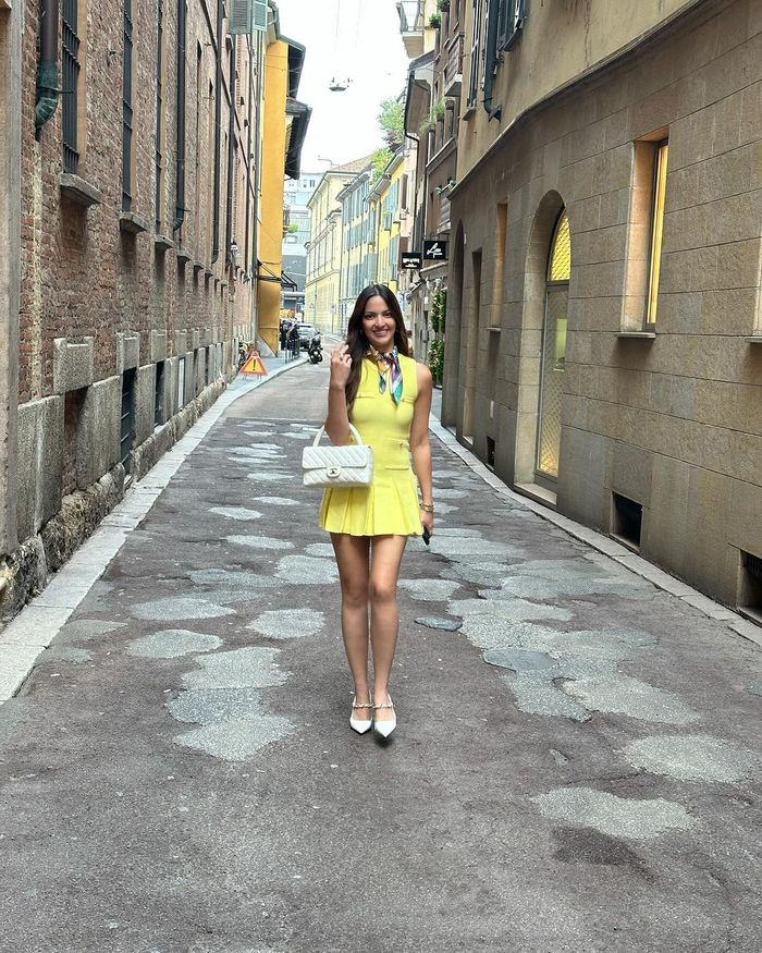 Nia Ramadhani pamer OOTD di jalanan Milan lewat postingan foto Instagram.