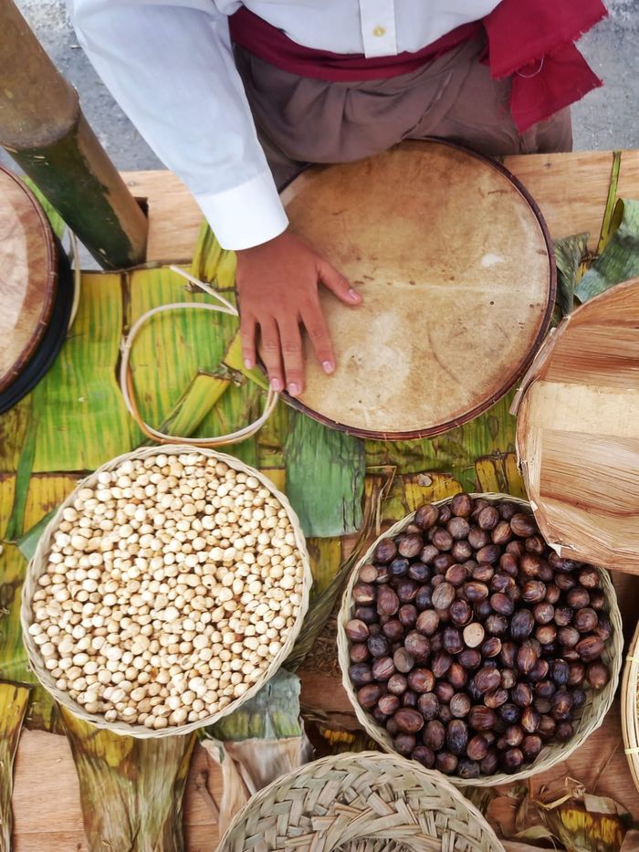 Sebagian rempah-rempah yang menjadi dagangan utama Aceh Darussalam. Pedagang Arab pernah menjuluki ujung Sumatra ini sebagai 'Lamri' atau 'Lambri'.