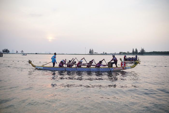 Jakarta International Dragon Boat Festival yang memasuki penyelenggaraan edisi ke-6 ikut merayakan Ulang Tahun Jakarta ke-497. 