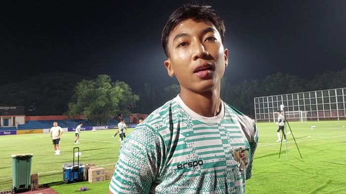 Pemain timnas U-16 Indonesia, I Putu Panji Apriawan di official training menjelang lawan Australia di semifinal ASEAN CUP U-16 2024 di Lapangan UNS, Solo, Minggu (30/6/2024).