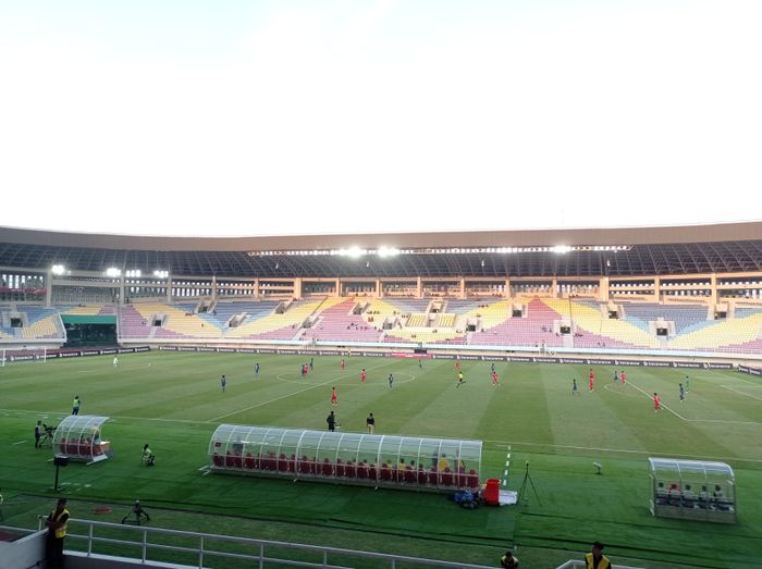 Vietnam vs Thailand pada laga semifinal ASEAN Cup U-16 2024 di Stadion Manahan Solo, Jawa Tengah, Senin (1/6/2024).