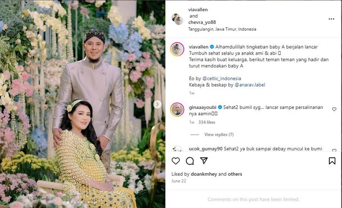 Via Vallen dan Chevra Yolandi gelar acara tujuh bulanan.