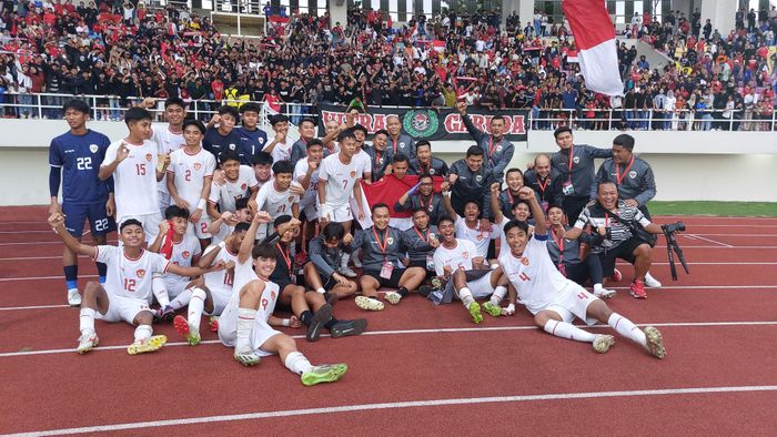 Selebrasi pemain timnas U-16 Indonesia pasca pertandingan  melawan timnas U-16 Vietnam, Rabu (3/7/2024).