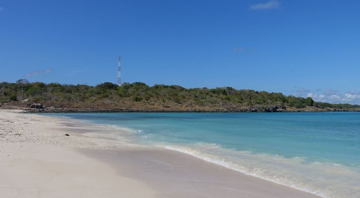Bentang pesisir di kawasan Taman Nasional Perairan Laut Sawu di Kupang.