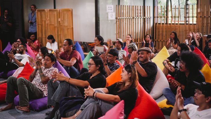 Selama lokakarya IKLIM di Ubud ini, para musisi menjelajahi isu-isu krisis iklim dan memperdalam keterampilan dalam menyusun narasi yang menarik tentang krisis iklim dan solusinya.