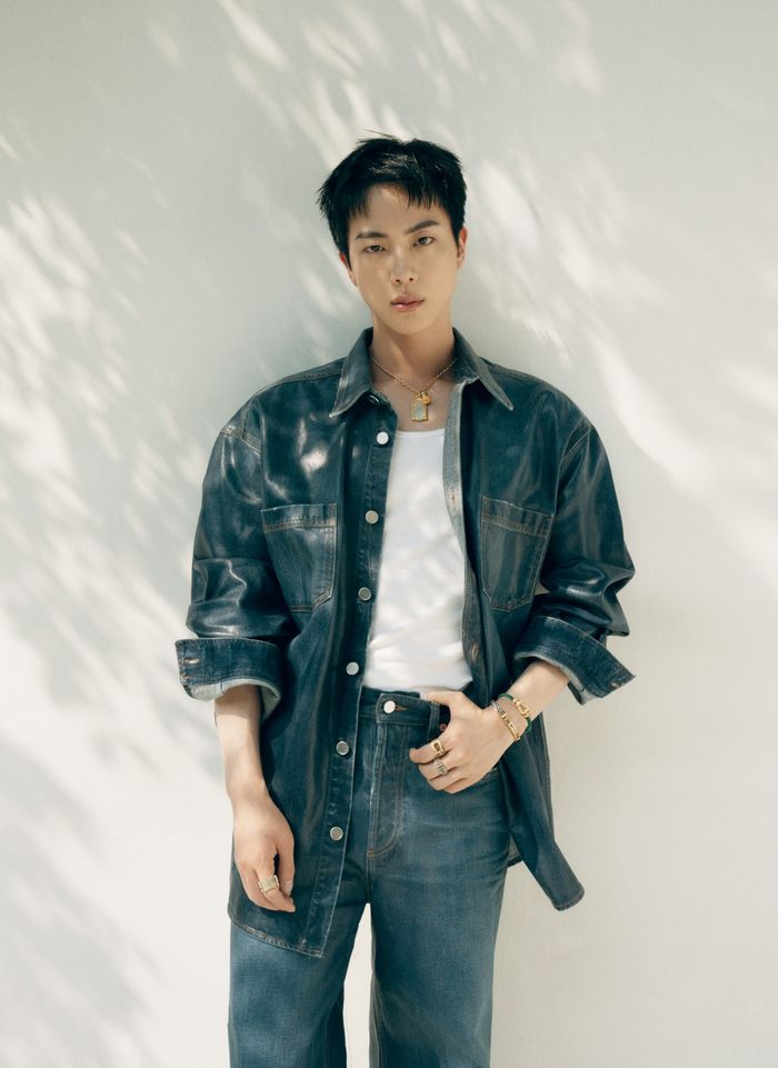 Jin BTS terpilih menjadi global ambassador merek perhiasan FRED Jewelry