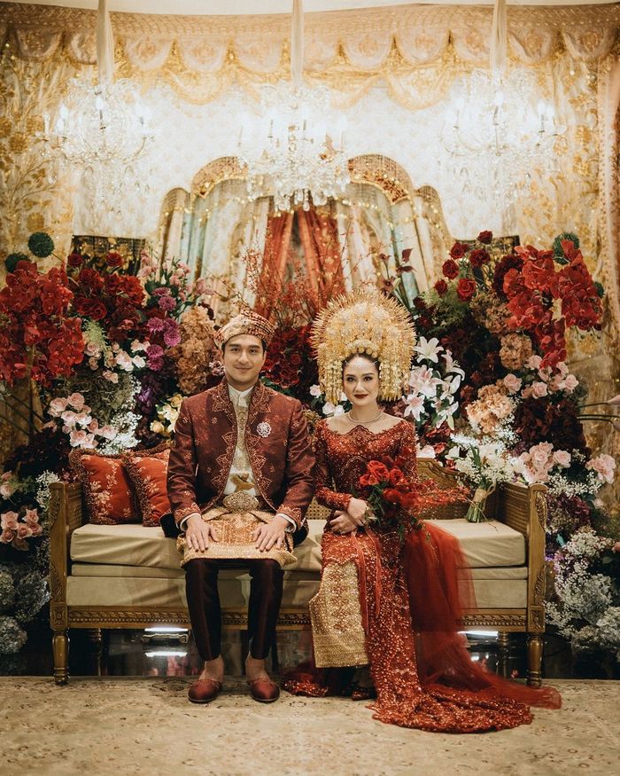 Ibrahim Risyad dan Salshabilla Adriani adakan resepsi dengan adat Sumatera Barat.
