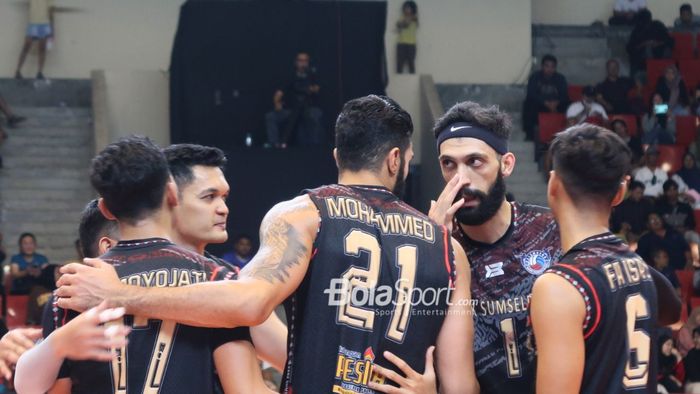 Tim Palembang Bank SumselBabel saat tampil melawan Jakarta STIN BIN pada putaran kedua Final Four Proliga 2024 di GOR Jatidiri, Semarang, Jawa Tengah, Kamis (11/7/2024).