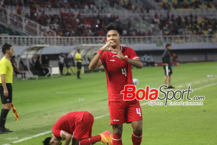 Selebrasi Kadek Arel usai mencetak gol untuk Timnas U-19 Indonesia saat menghadapi Filipina pada laga perdana ASEAN Cup U-19 2024 di Stadion Gelora Bung Tomo, Surabaya, Rabu (17/7/2024)