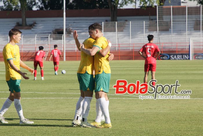 Selebrasi pemain Australia saat menang 6-0 atas Laos dalam laga ASEAN Cup U-19 2024 grup B di Stadion Gelora 10 November, Surabaya pada Kamis (18/7/2024).